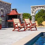 Des & Coo Luxury With Private Pool فاليراكي