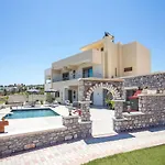 Des & Coo Luxury With Private Pool فاليراكي