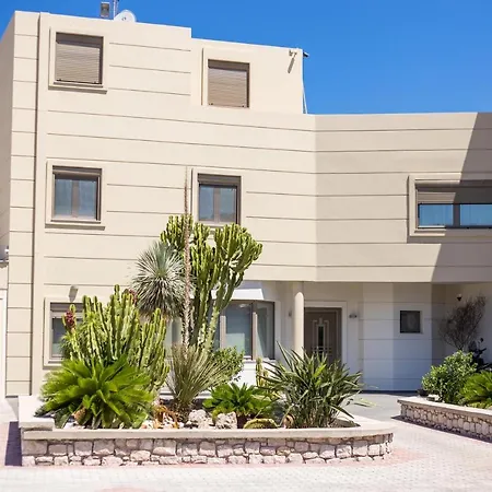 Des & Coo Luxury With Private Pool פליראקי